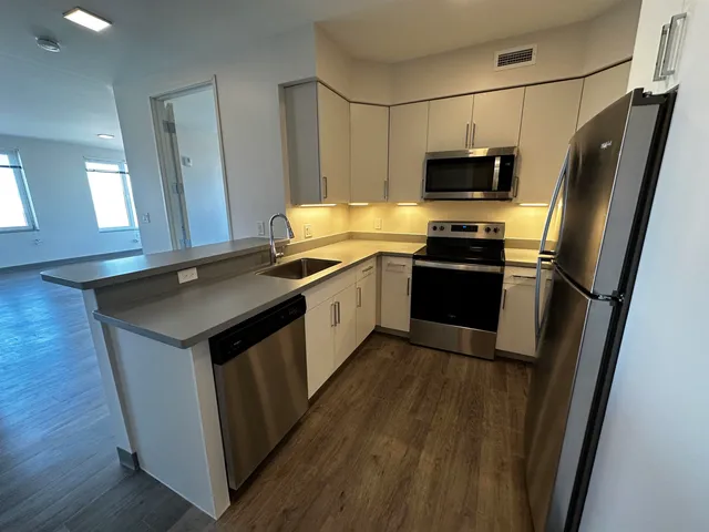 $2,321 | 409 Elm Street, Unit 609, Manchester, NH 03101