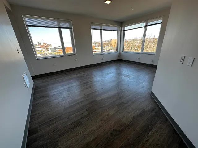 $2,321 | 409 Elm Street, Unit 609, Manchester, NH 03101