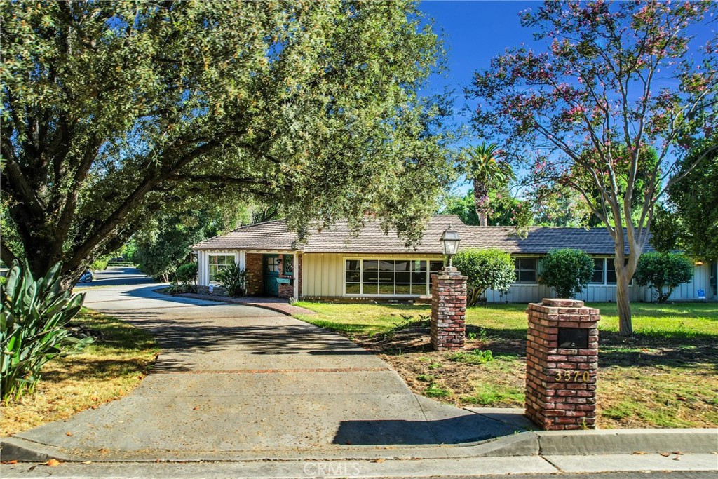 3570 Lombardy Road Pasadena, CA 91107 - Photo 2 of 45