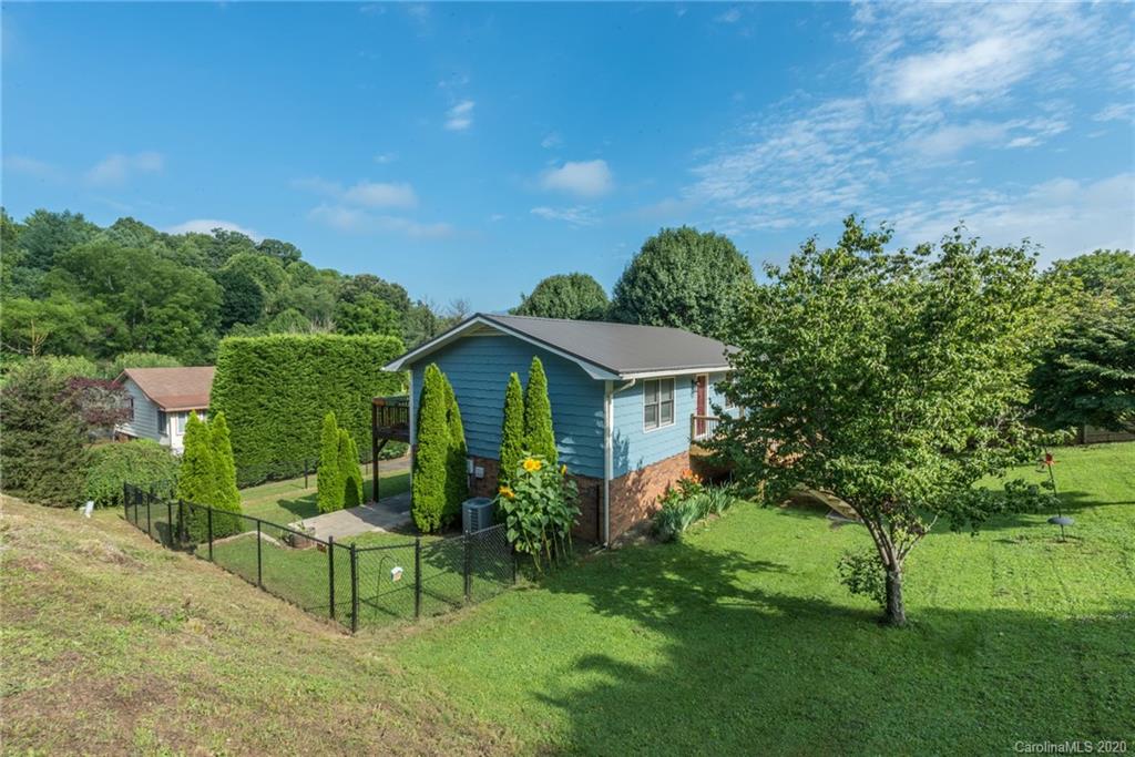 144 Pebblebrook Street Clyde, NC 28721 - Photo 2 of 35 Gallery Image 2