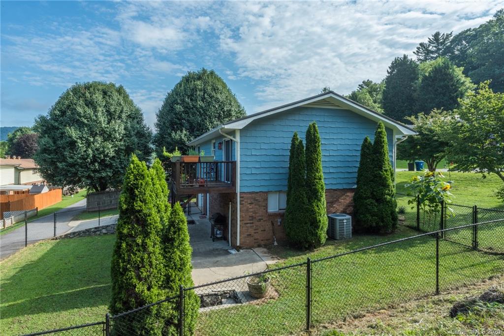 144 Pebblebrook Street Clyde, NC 28721 - Photo 5 of 35 Gallery Image 5