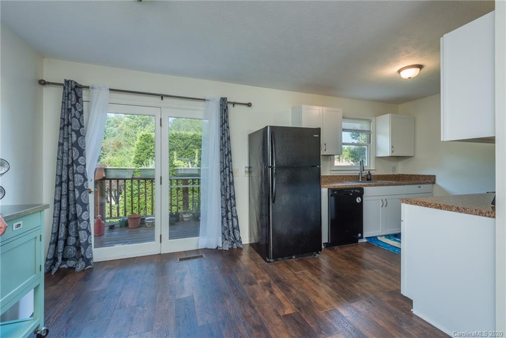 144 Pebblebrook Street Clyde, NC 28721 - Photo 10 of 35 Gallery Image 10
