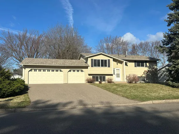 $400,000 | 4609 Carolyn Lane, White Bear Lake, MN 55110