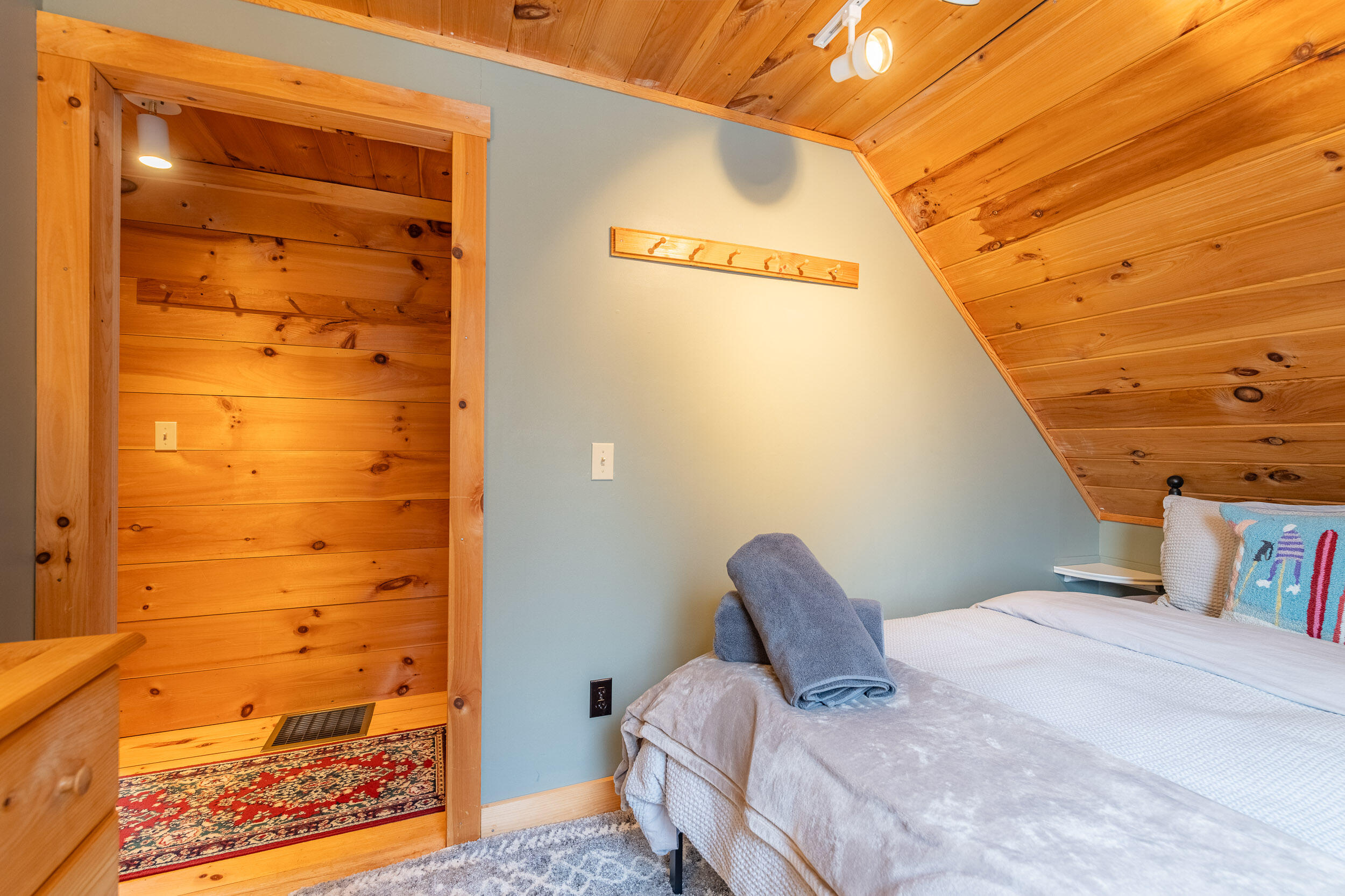 1097 Main Street Sandy River Plt, ME 04970 - Photo 43 of 57 AldenIzRangeleyAirBB-0032