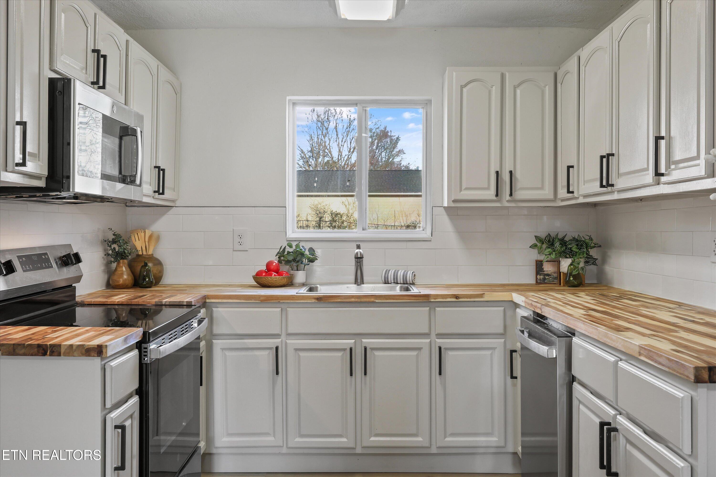 2601 Croydon Road Northwest Knoxville, TN 37921 - Photo 13 of 33 14-2601 Croydon Rd NW 08