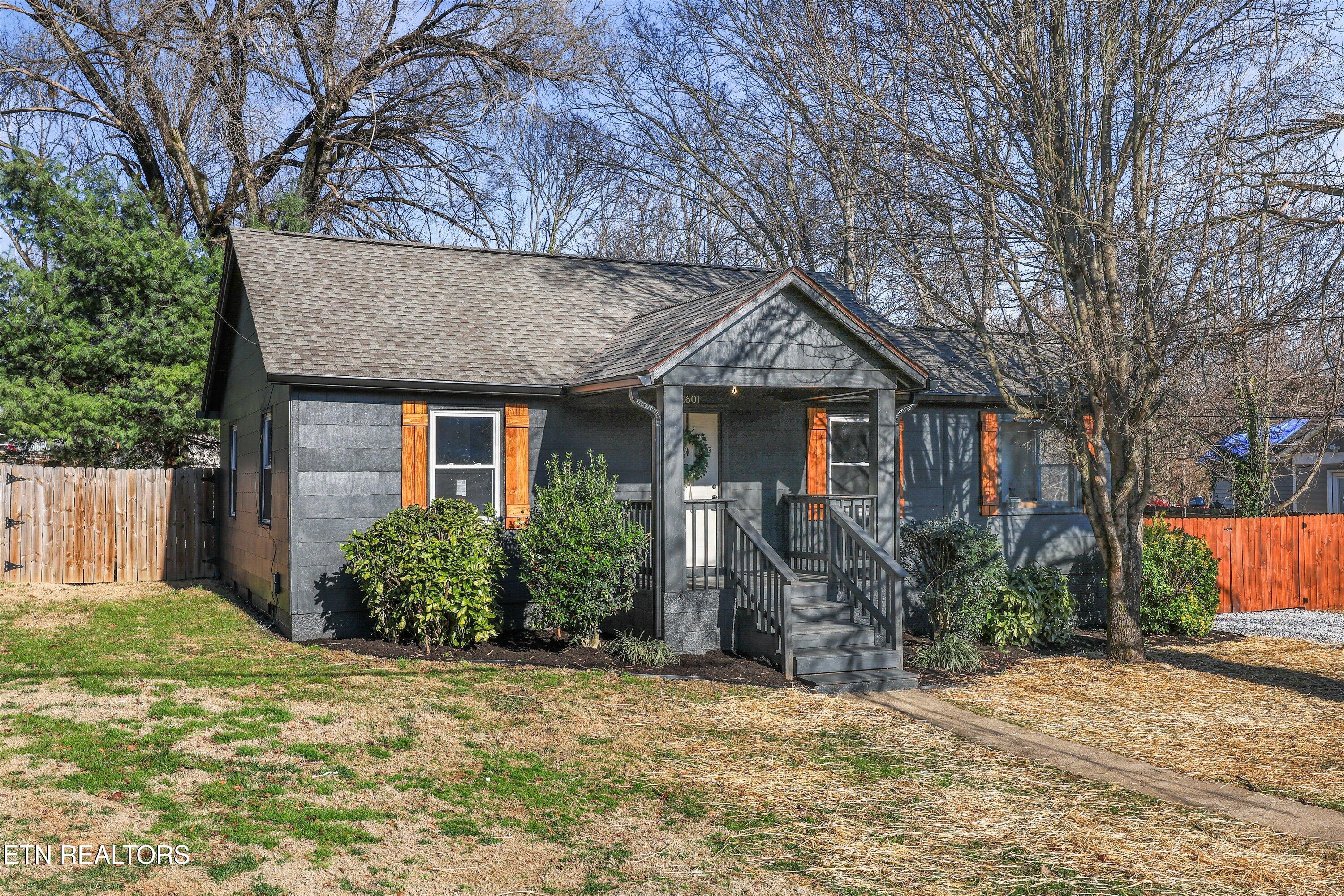 2601 Croydon Road Northwest Knoxville, TN 37921 - Photo 2 of 33 02-2601 Croydon Rd NW 22