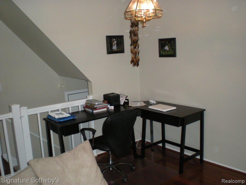 Desk Area.JPG