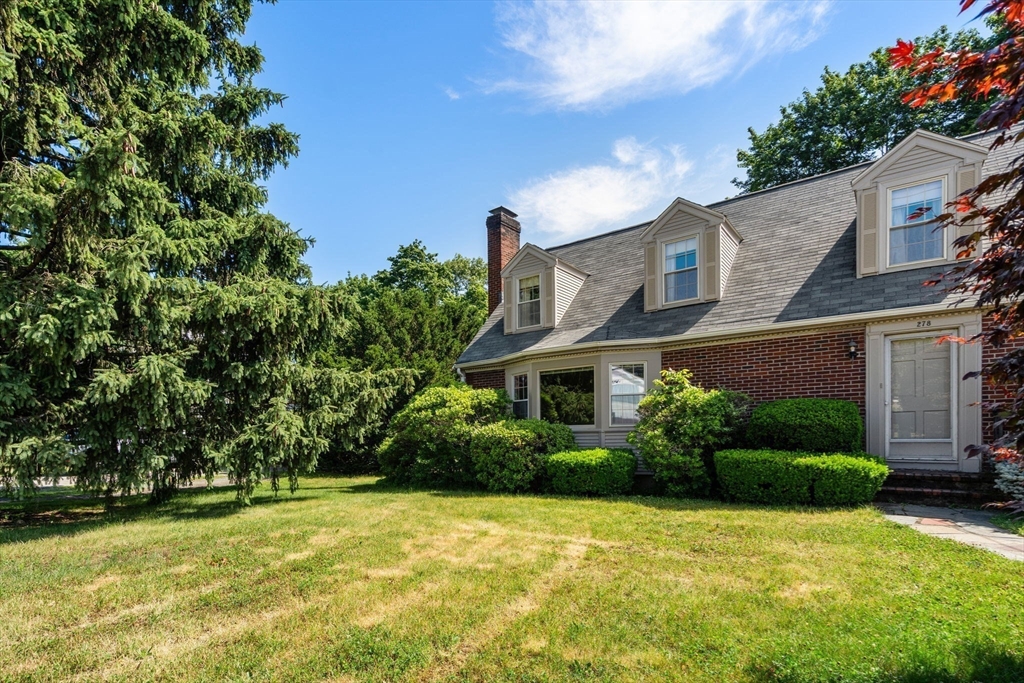 278 Common Street Walpole, MA 02081 - Photo 5 of 41