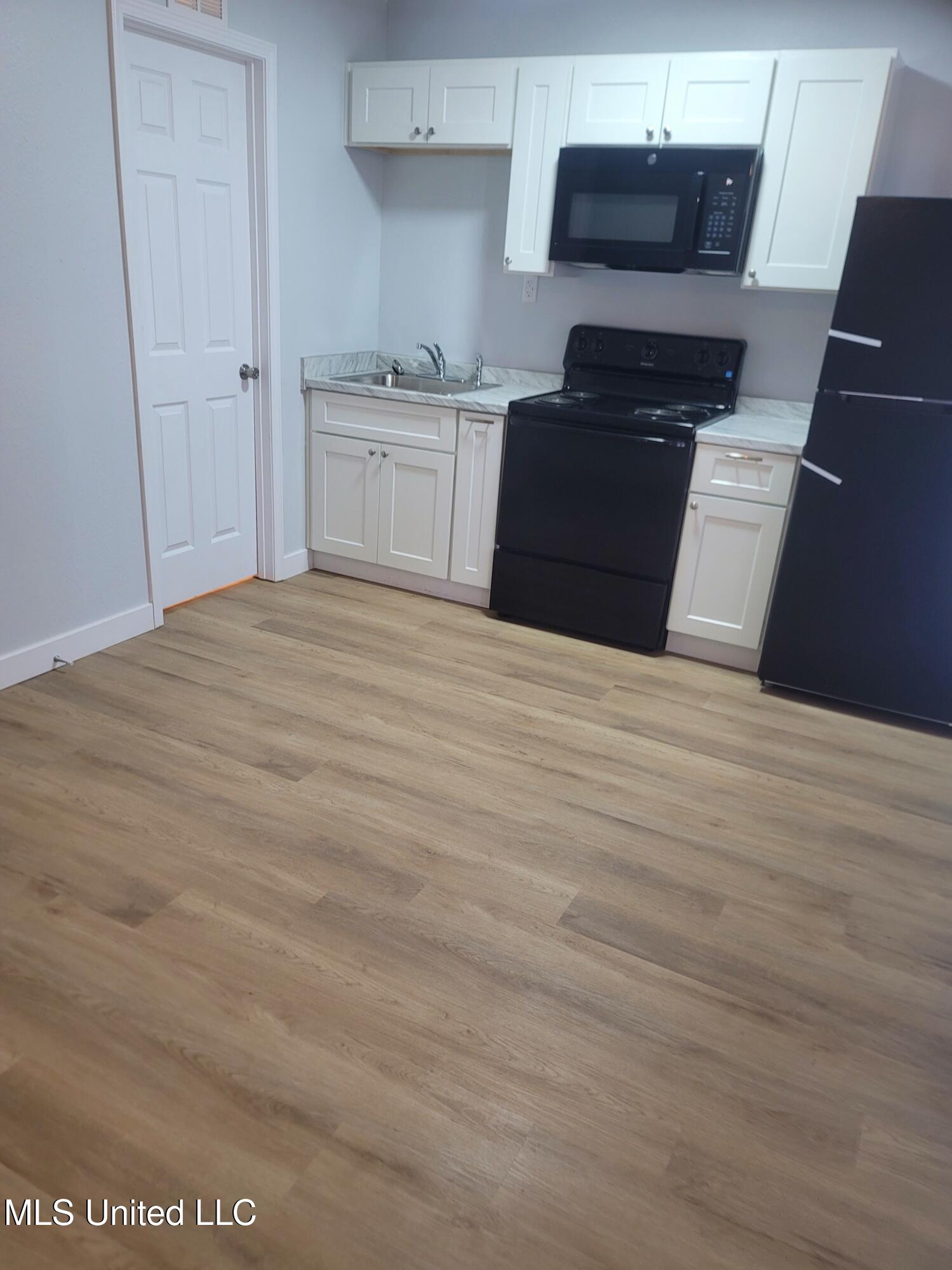 511 32nd Street, Unit 104 Gulfport, MS 39507 - Photo 2 of 8 20251015_105844~2