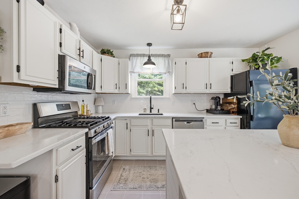16 Fairview Farm Road Haverhill, MA 01832 - Photo 5 of 36