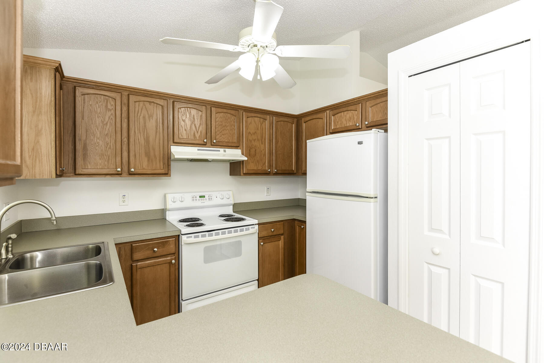 2459 North Kepler Road DeLand, FL 32724 - Photo 6 of 20 Kitchen