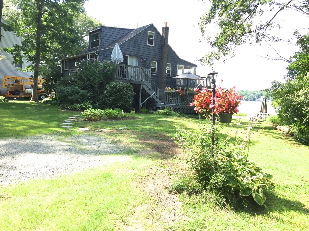 800 Eastside Road Wrentham, MA 02093 - Photo 3 of 30