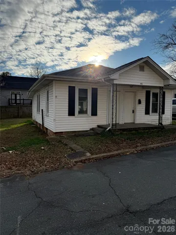 a view of a livingroom with kitchen and furniture
