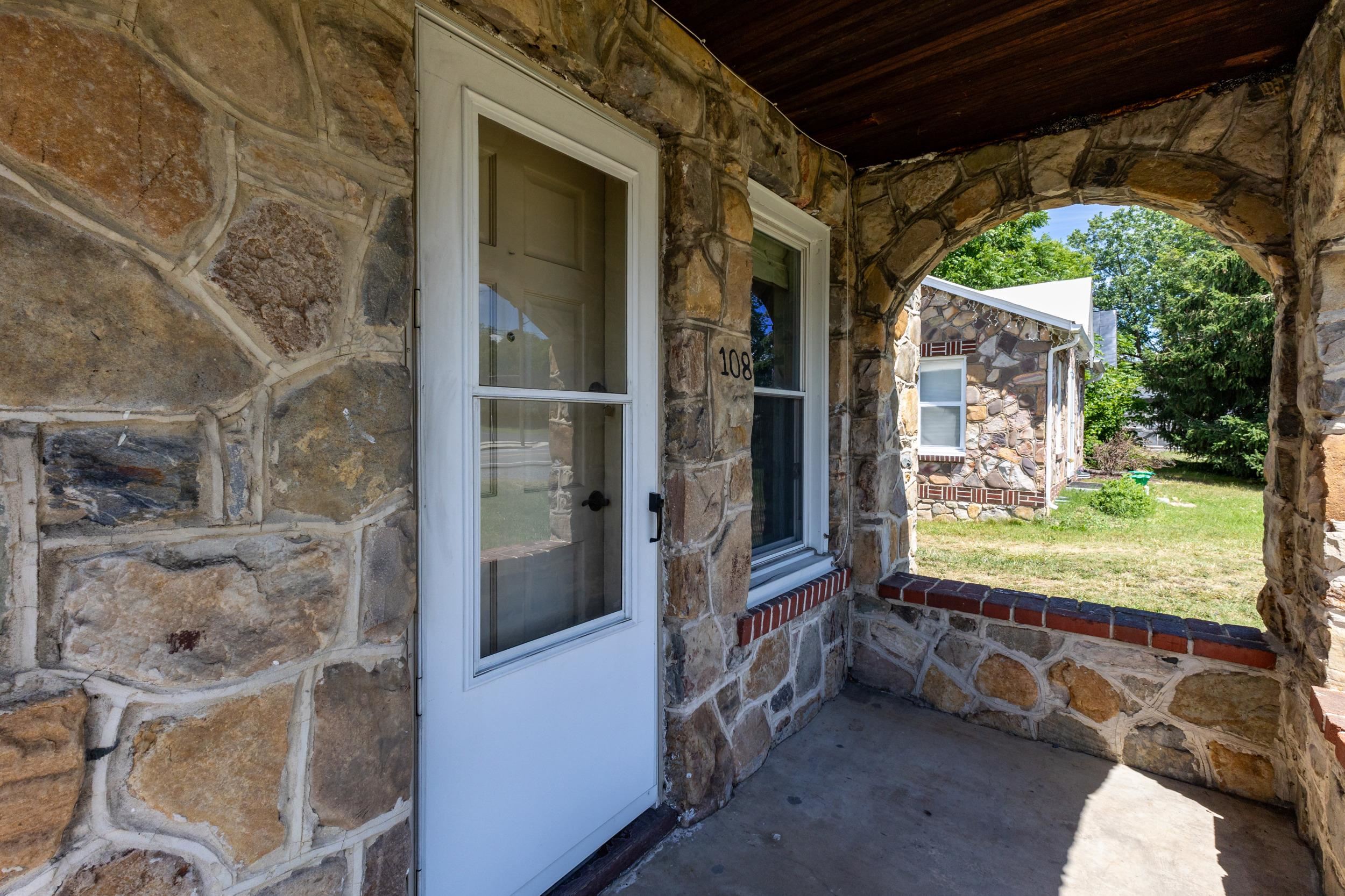 108 3rd Street Grottoes, VA 24441 - Photo 7 of 29