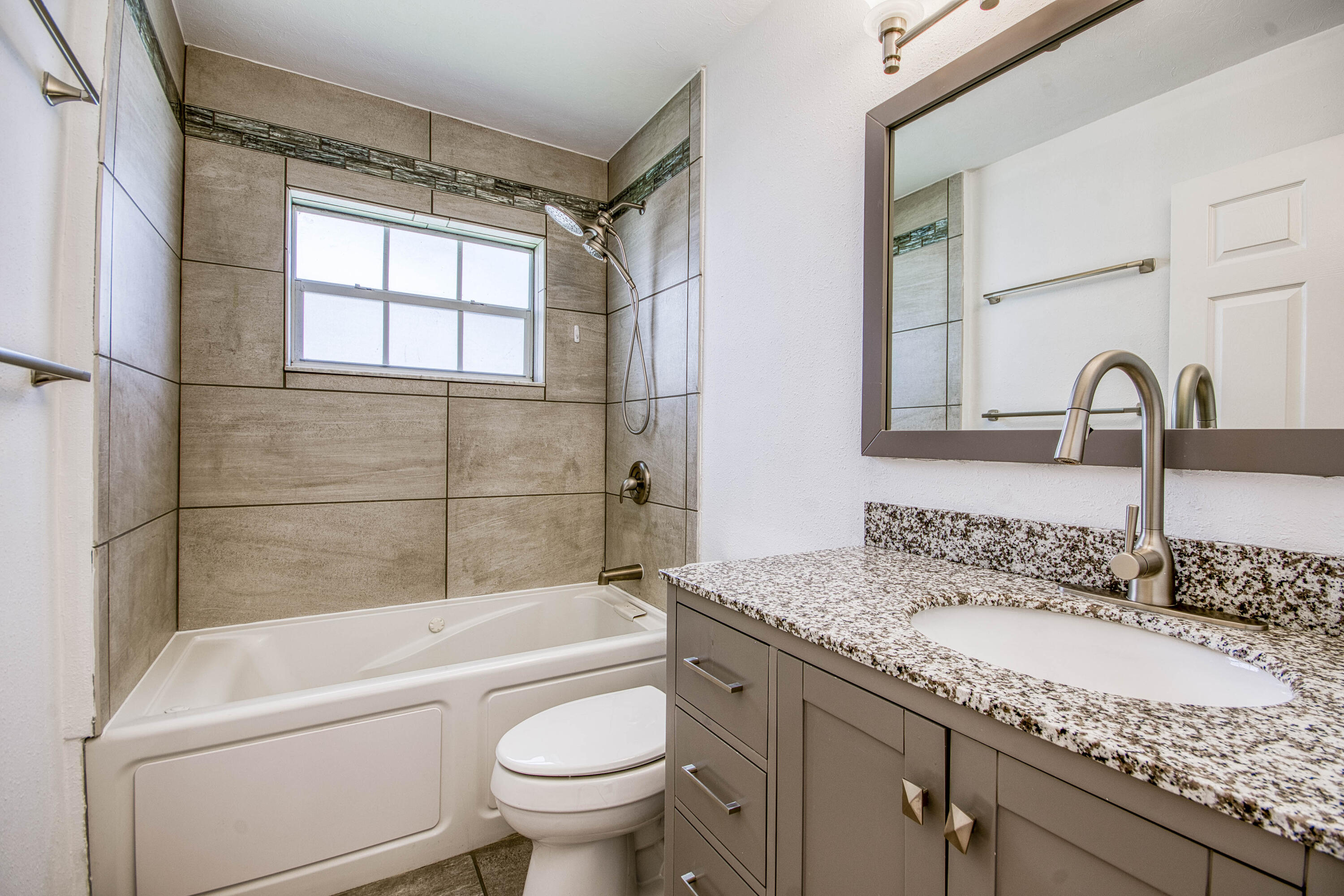 252 Moccasin Trail West Jupiter, FL 33458 - Photo 11 of 35 _IMG0988_HDR