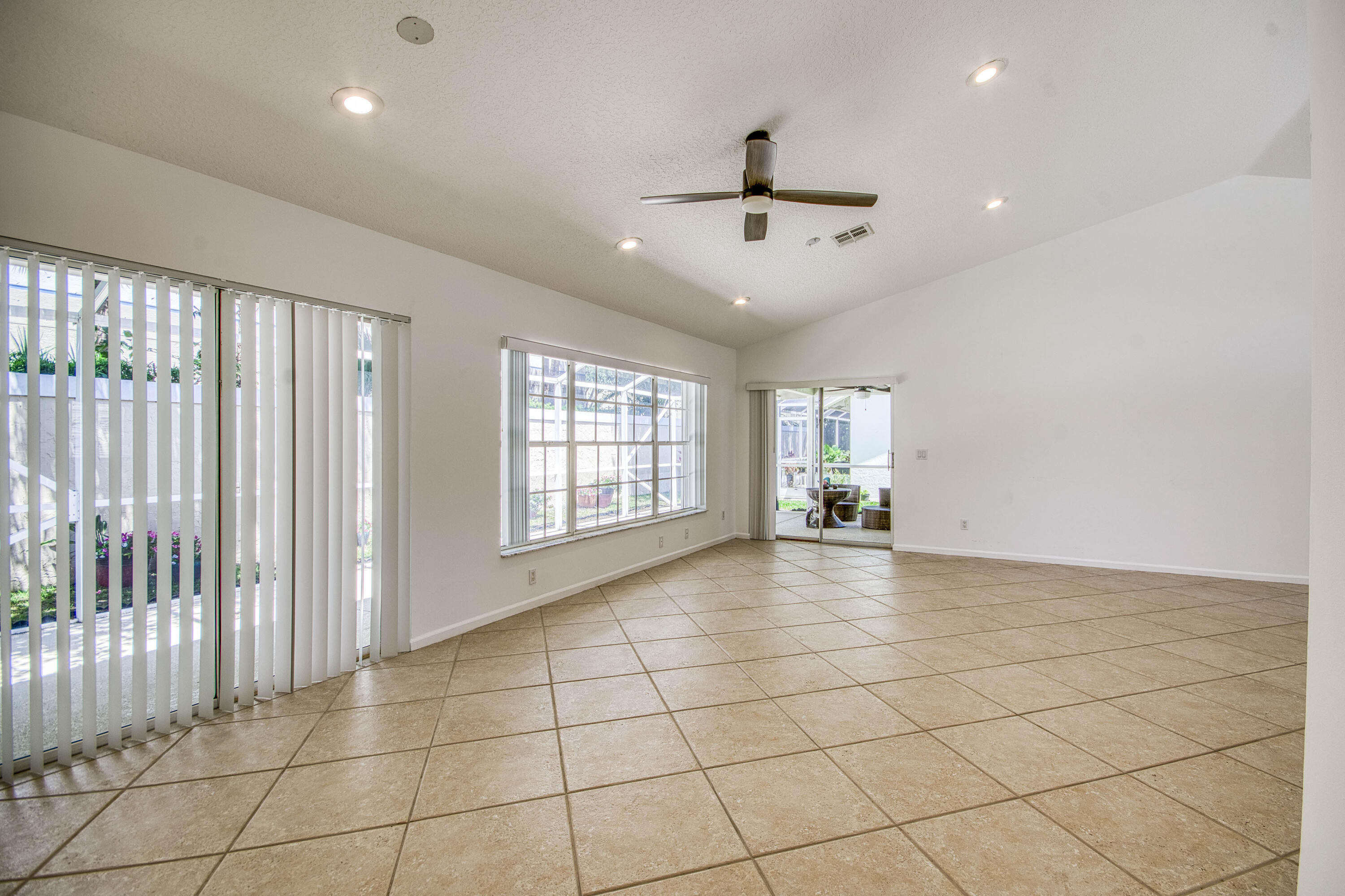252 Moccasin Trail West Jupiter, FL 33458 - Photo 20 of 35 _IMG0970_HDR