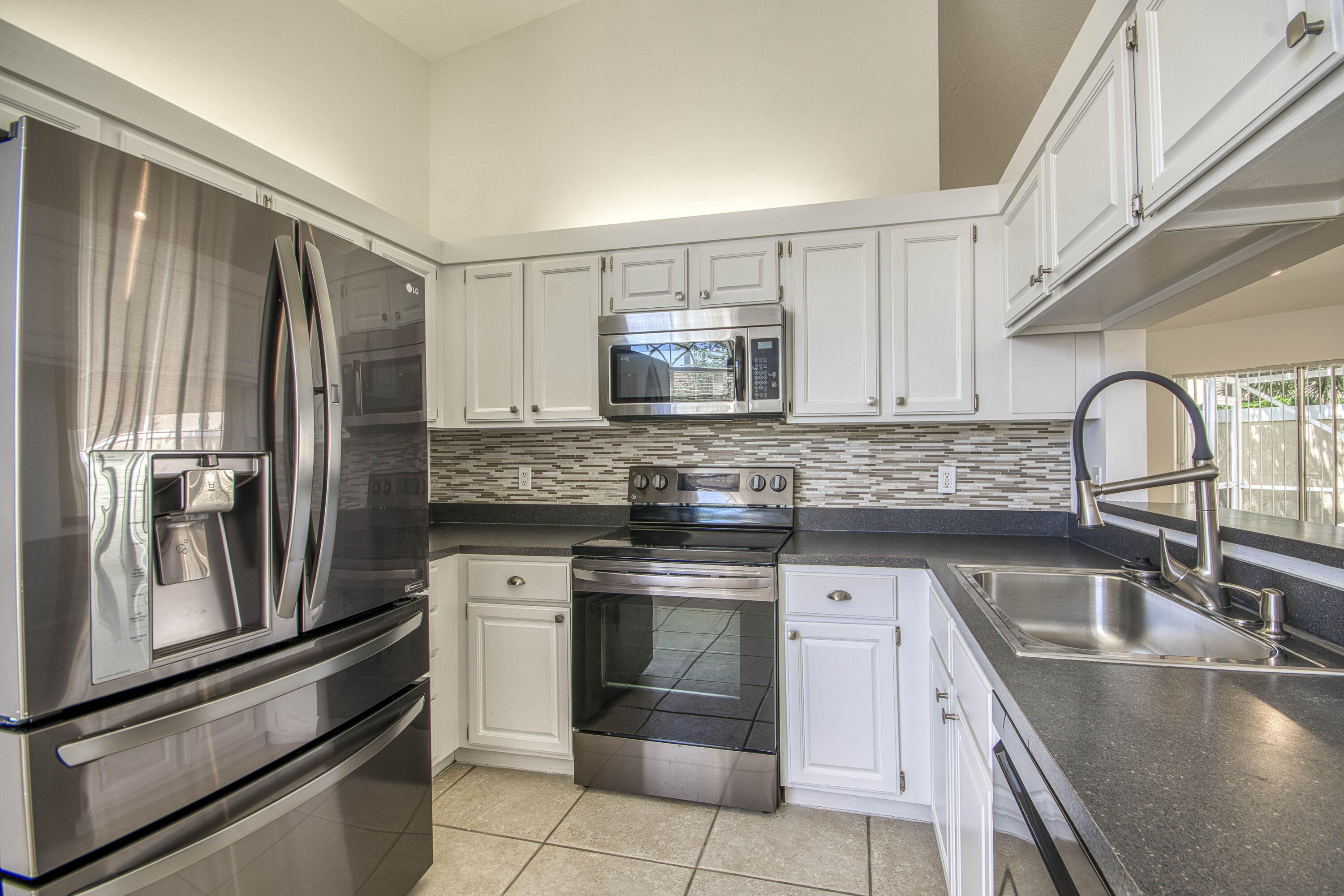 252 Moccasin Trail West Jupiter, FL 33458 - Photo 2 of 35 _IMG0955_HDR