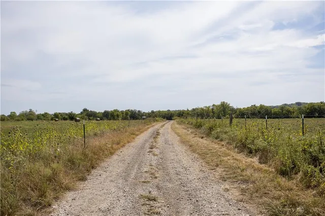 $1,707,945 | 8602 East Utopia Drive, Bronaugh, MO 64728