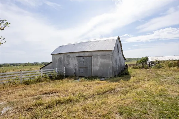 $1,530,000 | 8602 East Utopia Drive, Bronaugh, MO 64728