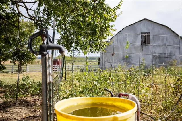 $1,707,945 | 8602 East Utopia Drive, Bronaugh, MO 64728