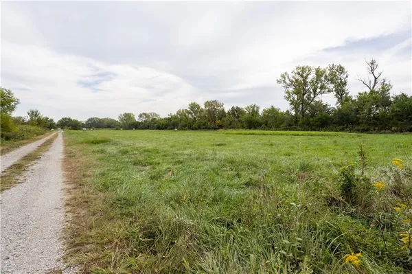 $1,530,000 | 8602 East Utopia Drive, Bronaugh, MO 64728