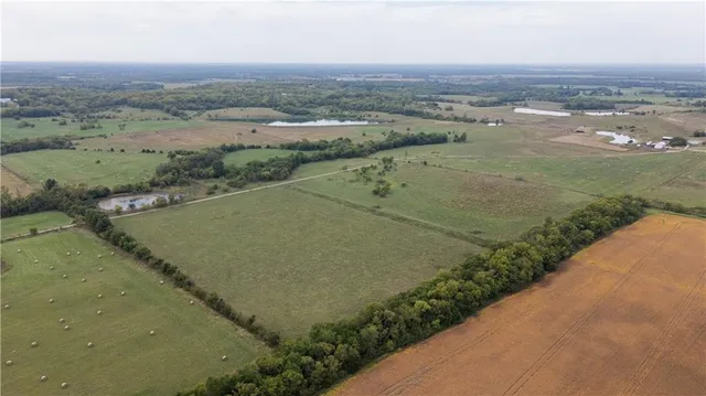 $1,707,945 | 8602 East Utopia Drive, Bronaugh, MO 64728