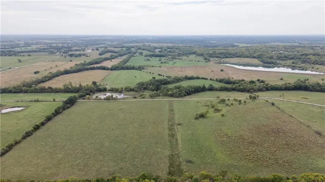 $1,707,945 | 8602 East Utopia Drive, Bronaugh, MO 64728