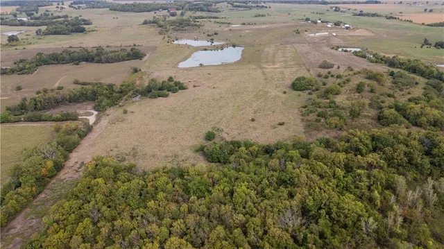 $1,707,945 | 8602 East Utopia Drive, Bronaugh, MO 64728