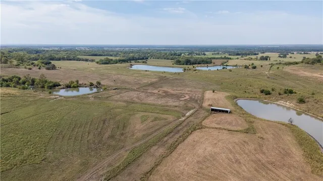 $1,707,945 | 8602 East Utopia Drive, Bronaugh, MO 64728