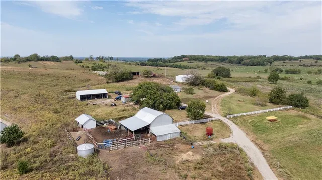 $1,707,945 | 8602 East Utopia Drive, Bronaugh, MO 64728