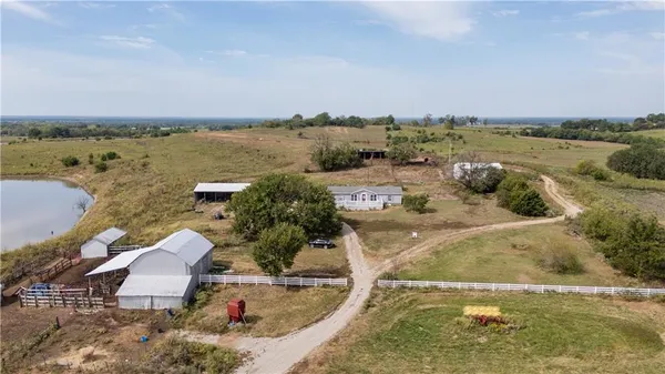 $1,530,000 | 8602 East Utopia Drive, Bronaugh, MO 64728