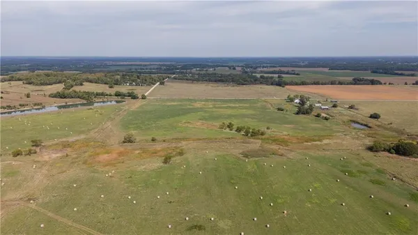 $1,530,000 | 8602 East Utopia Drive, Bronaugh, MO 64728