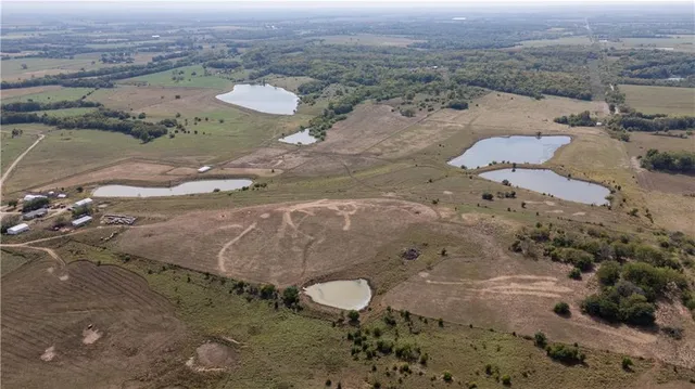 $1,707,945 | 8602 East Utopia Drive, Bronaugh, MO 64728