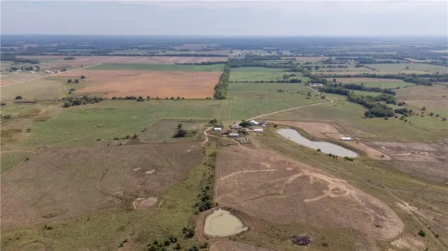 $1,707,945 | 8602 East Utopia Drive, Bronaugh, MO 64728