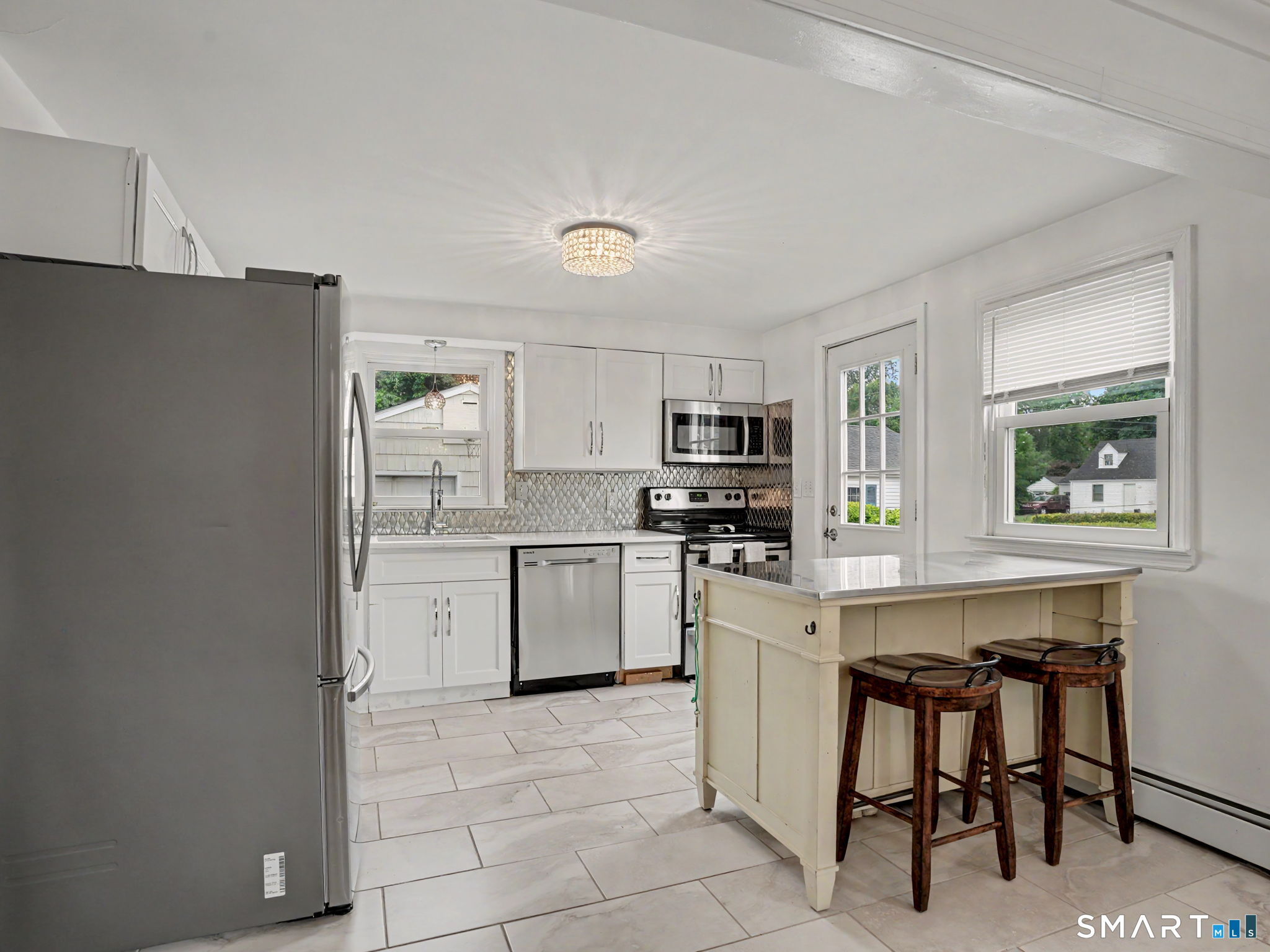 439 Stillson Road Fairfield, CT 06824 - Photo 11 of 22