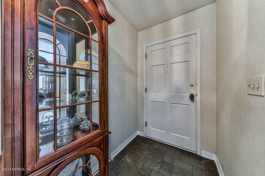 7608 Holiday Road South Jacksonville, FL 32216 - Photo 4 of 28 Foyer
