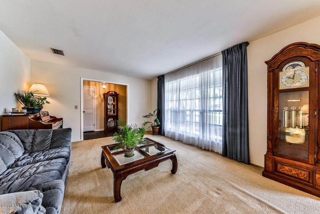 7608 Holiday Road South Jacksonville, FL 32216 - Photo 5 of 28 Living Room