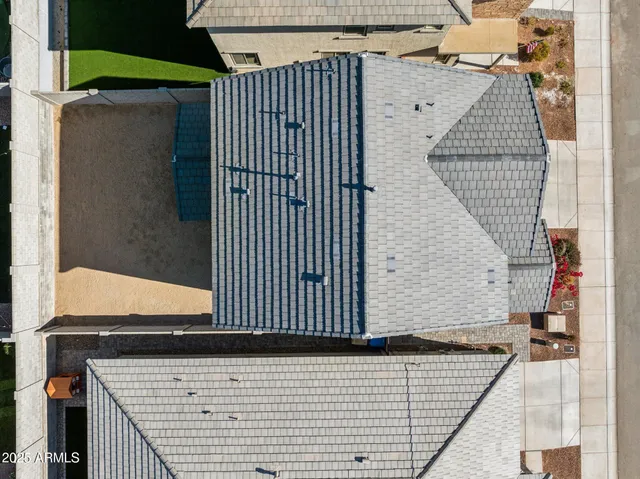 a view of a back yard of the house