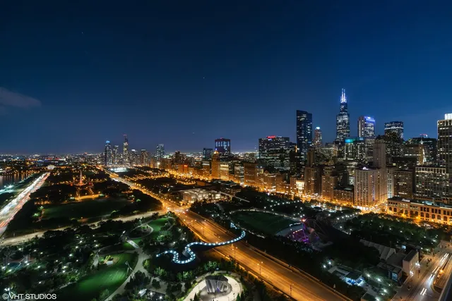 $799,000 | 340 East Randolph Street, Unit 3505, Chicago, IL 60601