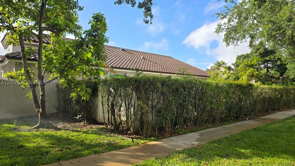 18920 Southwest 29th Street Miramar, FL 33029 - Photo 4 of 6 a backyard of a house with lots of green space