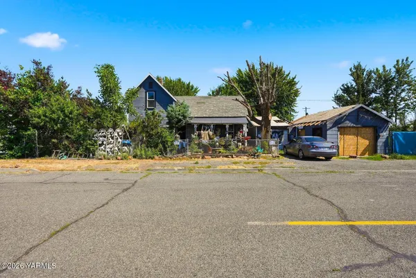 $125,000 | 416 South Toppenish Avenue, Toppenish, WA 98948
