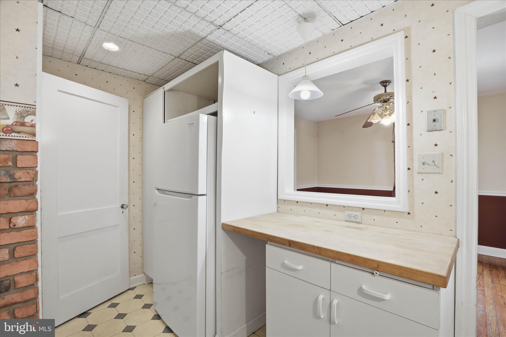 1632 Lampeter Road Lancaster, PA 17602 - Photo 18 of 46 a bathroom with a shower sink and mirror