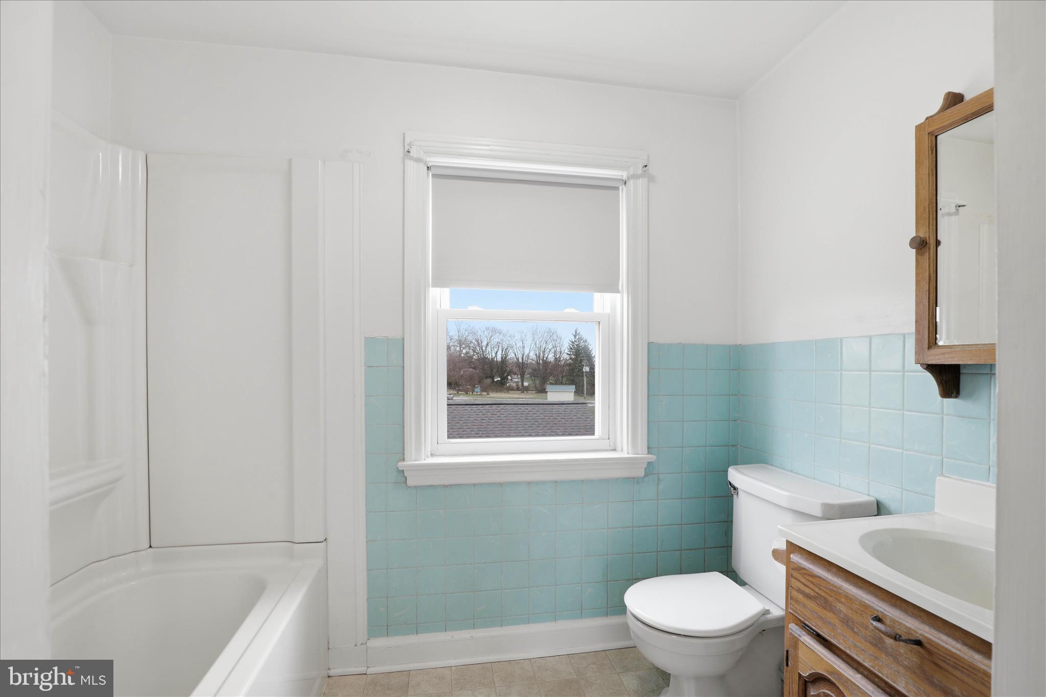 1632 Lampeter Road Lancaster, PA 17602 - Photo 22 of 46 a bathroom with a toilet a sink and bathtub