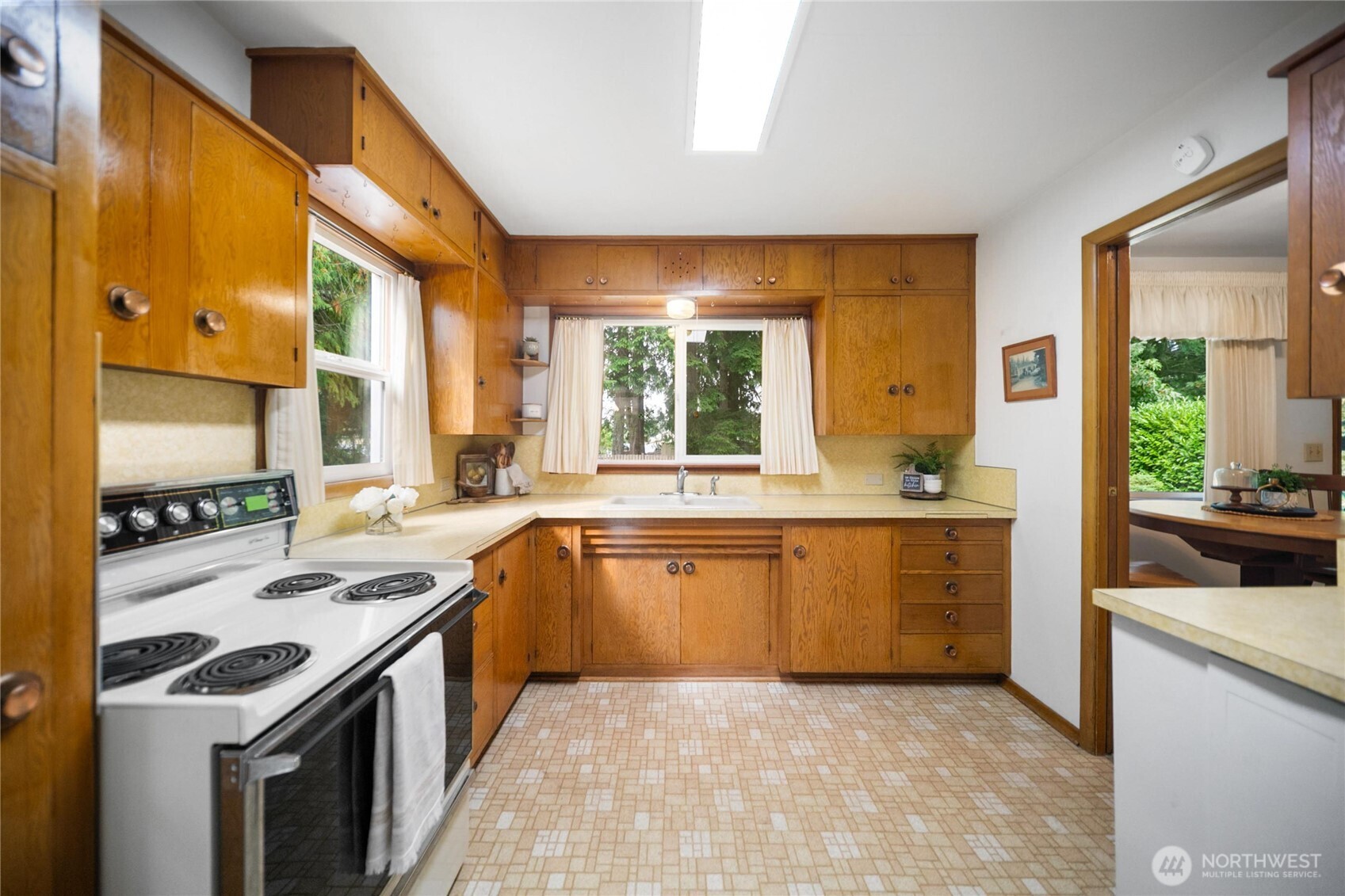 108 Sunnyhill Road West Bremerton, WA 98312 - Photo 10 of 37 Gallery Image 10