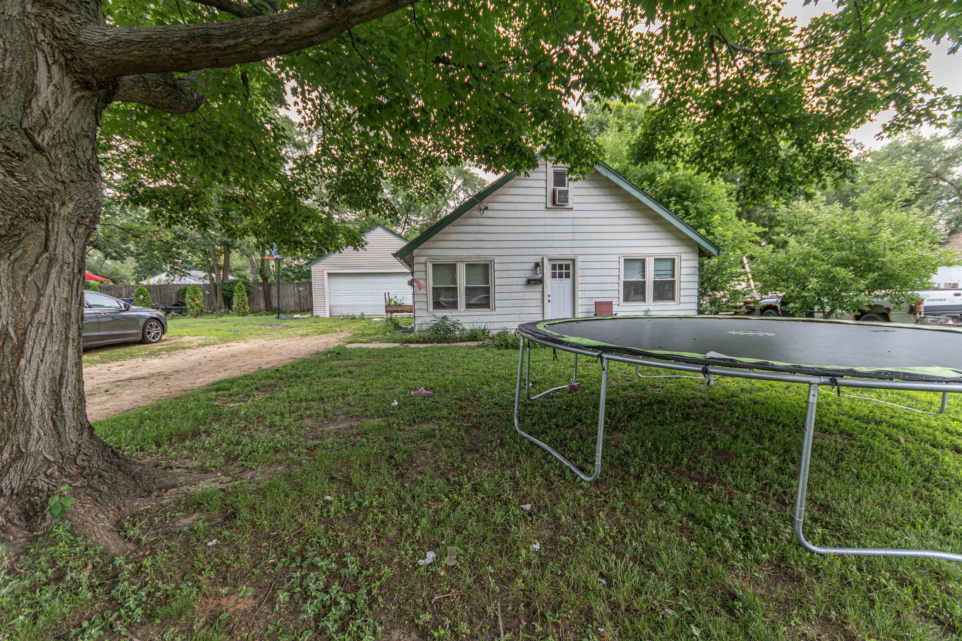 814 Brooke Road Rockford, IL 61109 - Photo 2 of 12