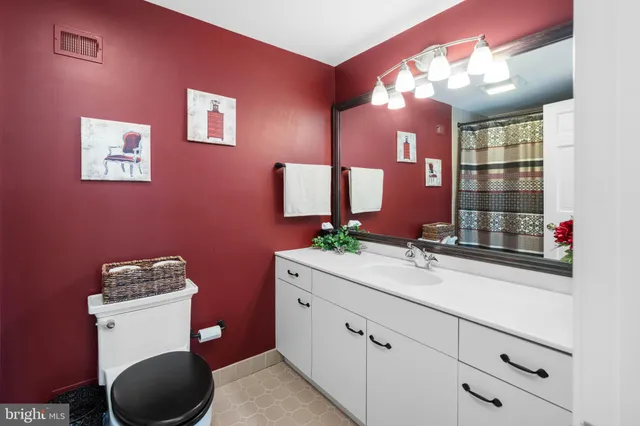 a view of a back yard of the house