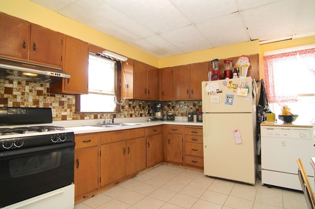 98 Highland Road Somerville, MA 02144 - Photo 15 of 29 Gallery Image 15