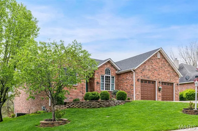 $367,500 | 26349 Lakeview Terrace, Godfrey, IL 62035