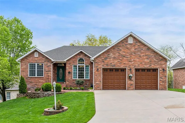 $367,500 | 26349 Lakeview Terrace, Godfrey, IL 62035