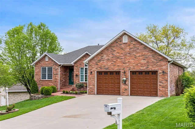 $367,500 | 26349 Lakeview Terrace, Godfrey, IL 62035